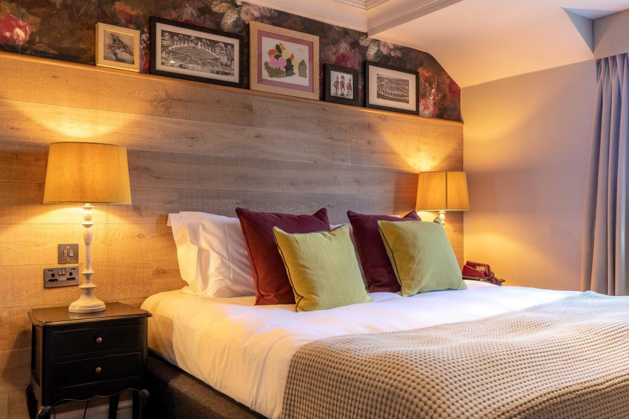 The Foley Hotell Claygate Exteriör bild