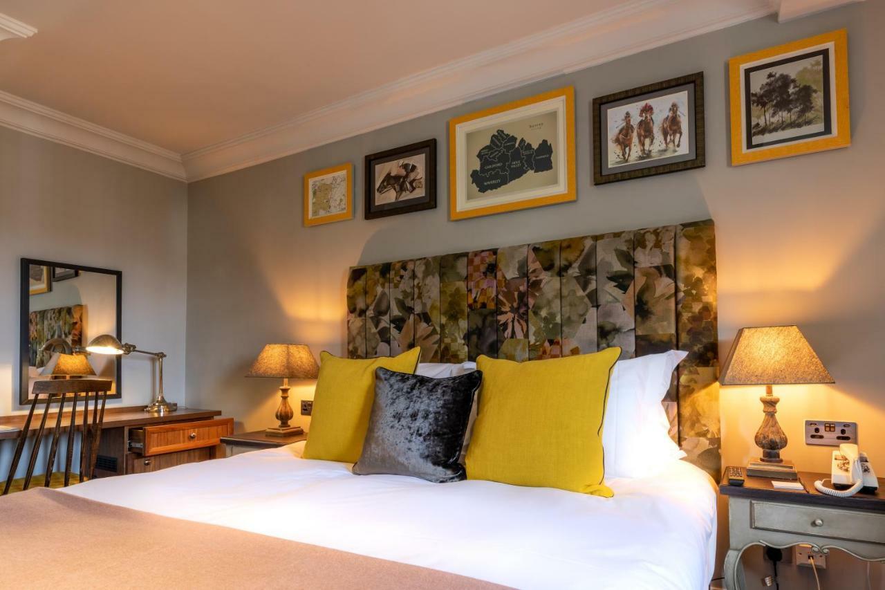 The Foley Hotell Claygate Exteriör bild