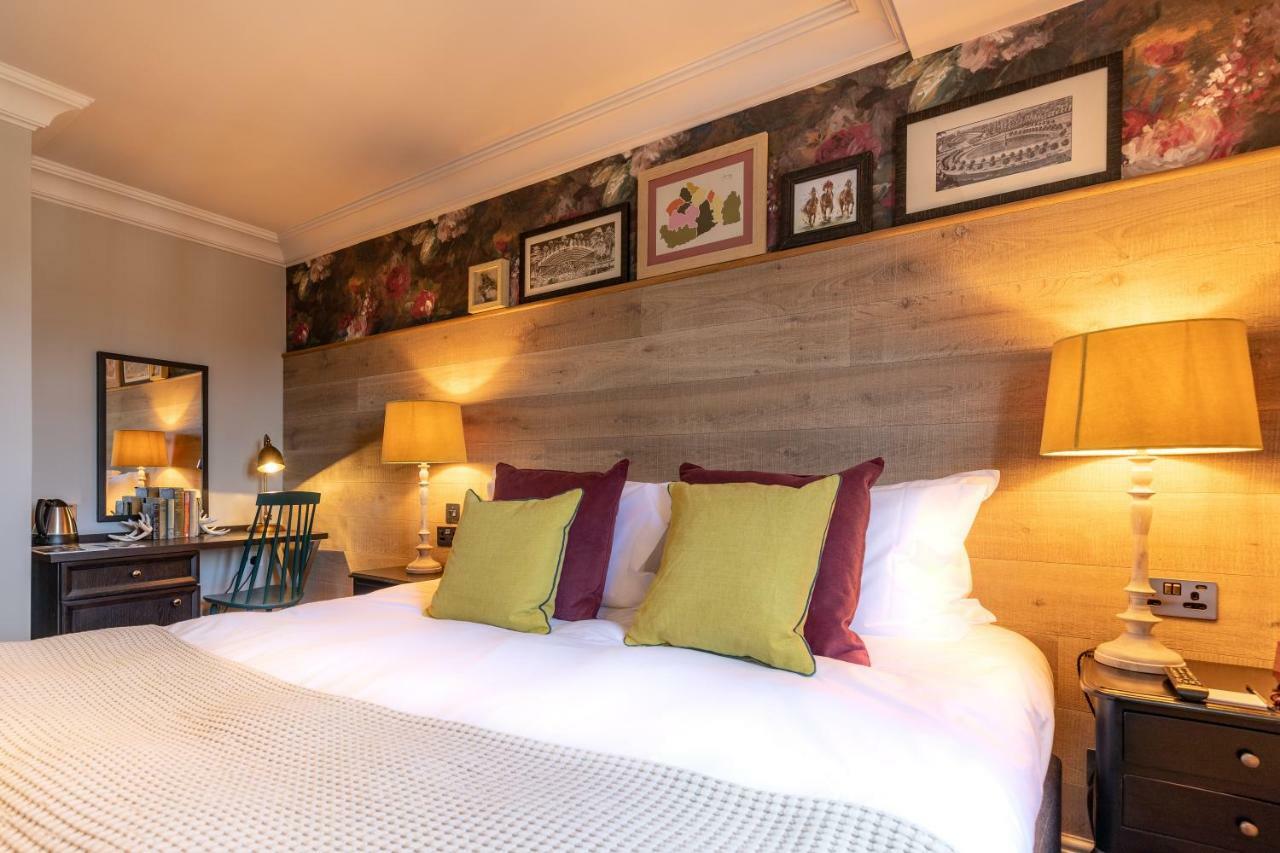 The Foley Hotell Claygate Exteriör bild