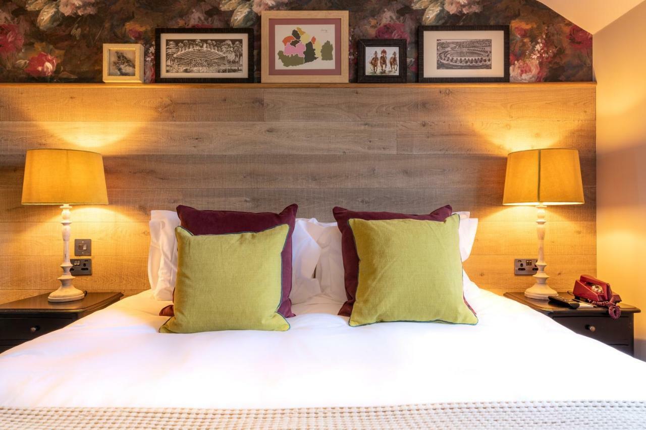 The Foley Hotell Claygate Exteriör bild